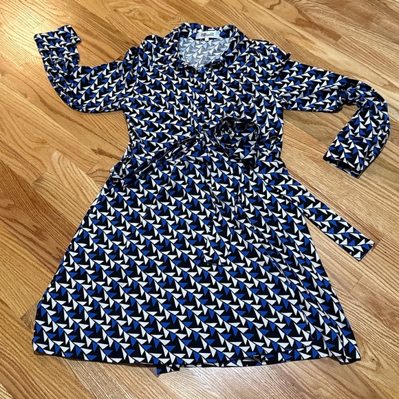 Diane Von Furstenberg Large Geometric Wrap Dress - Picture 1 of 5